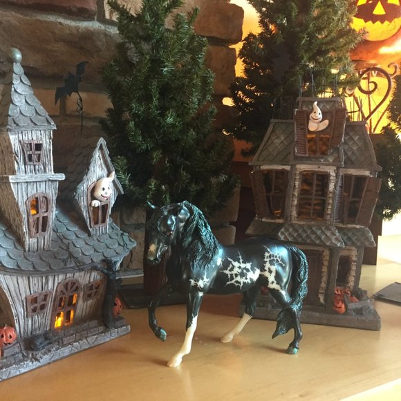 RARE 2003 “Merry Widow” Halloween Horse (MINT) - Picture 8 of 14